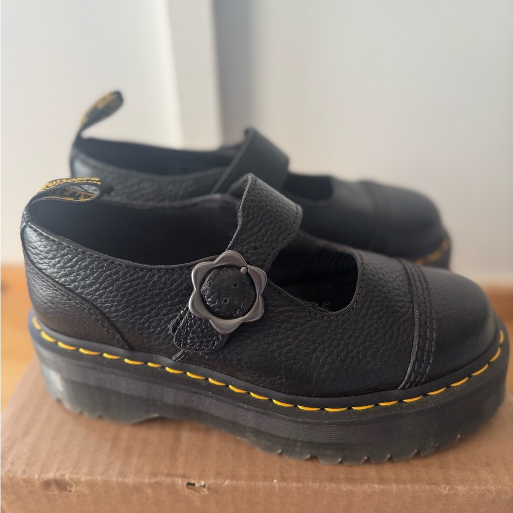 DR MARTENS ADDINA FLOWER BUCKLE LEATHER PLATFORM SHOES size 38/7